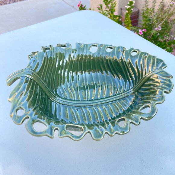 New Pier 1 Imports Green Palm Leaf Shaped Bowl Dish Stoneware Tropical - Picture 3 of 7
